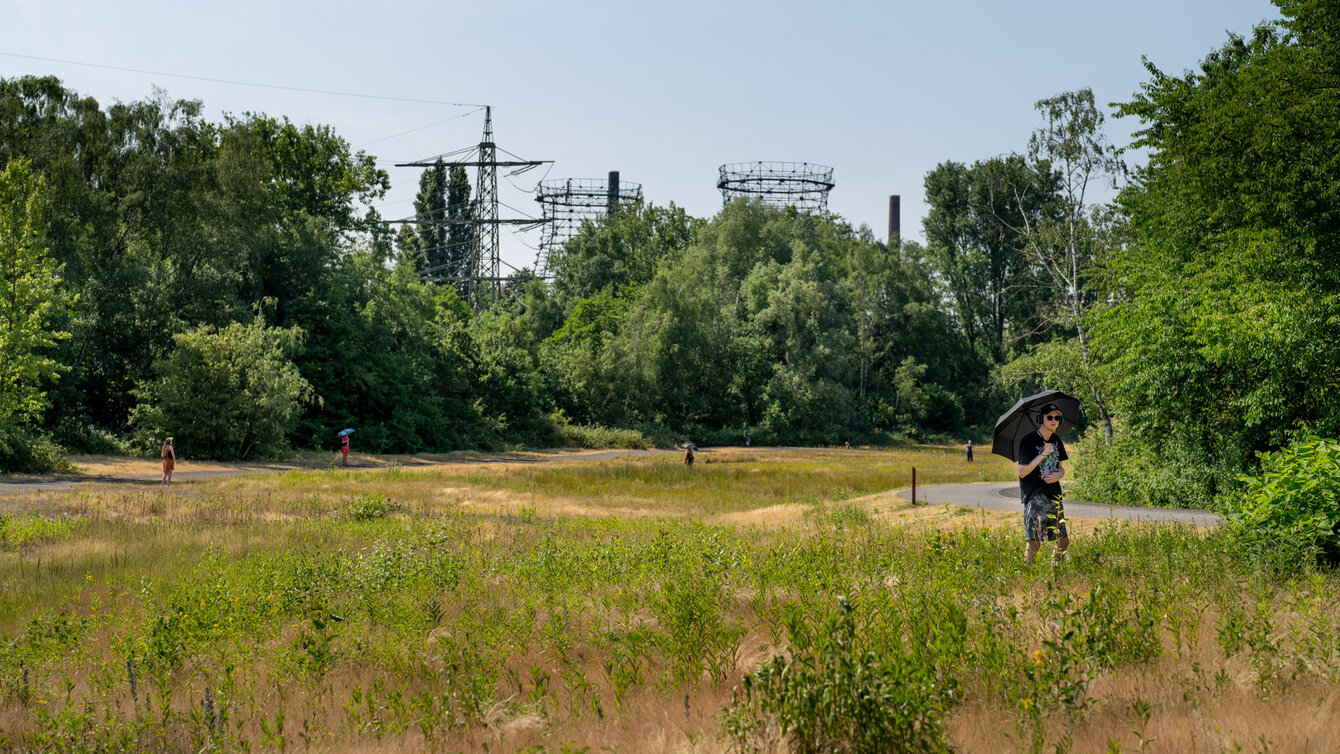 Spaziergänger auf der Halde der Zeche Zollverein