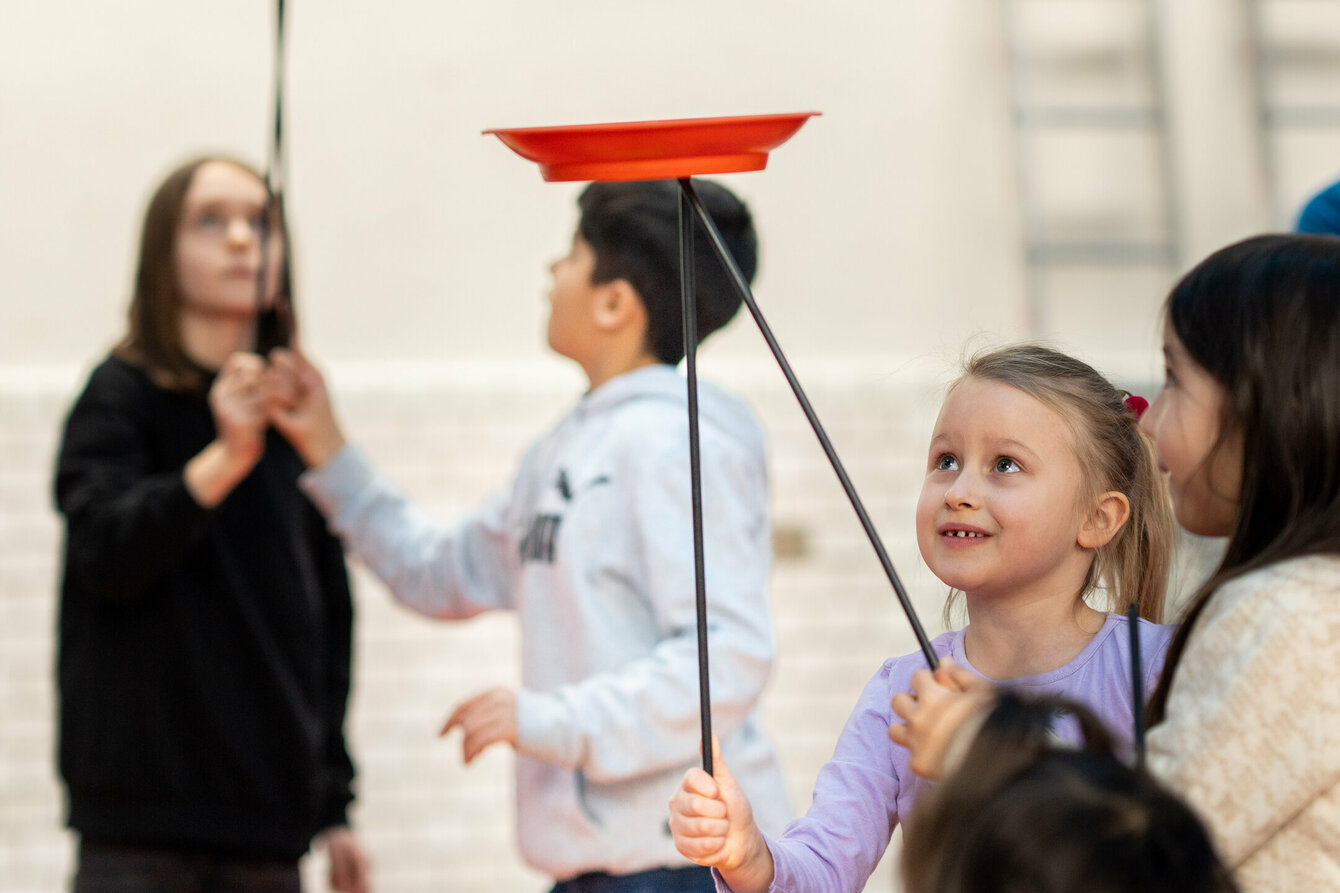 Kinder beim Spielezirkus bei PACT Zollverein