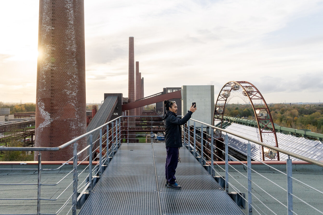 Aussichtsplattform Kokerei Zollverein mit einem Menschen