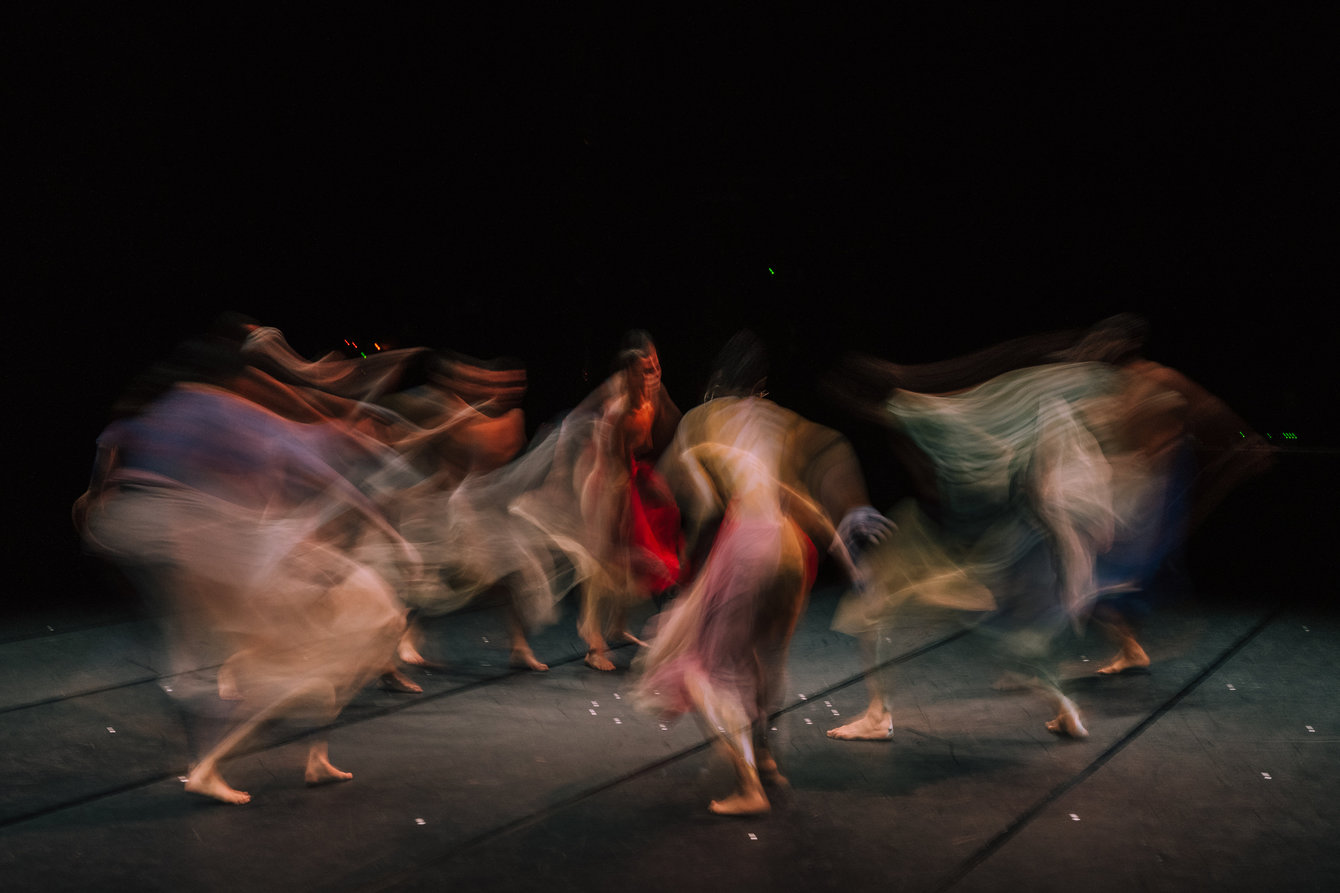 Long exposure: dancers in motion