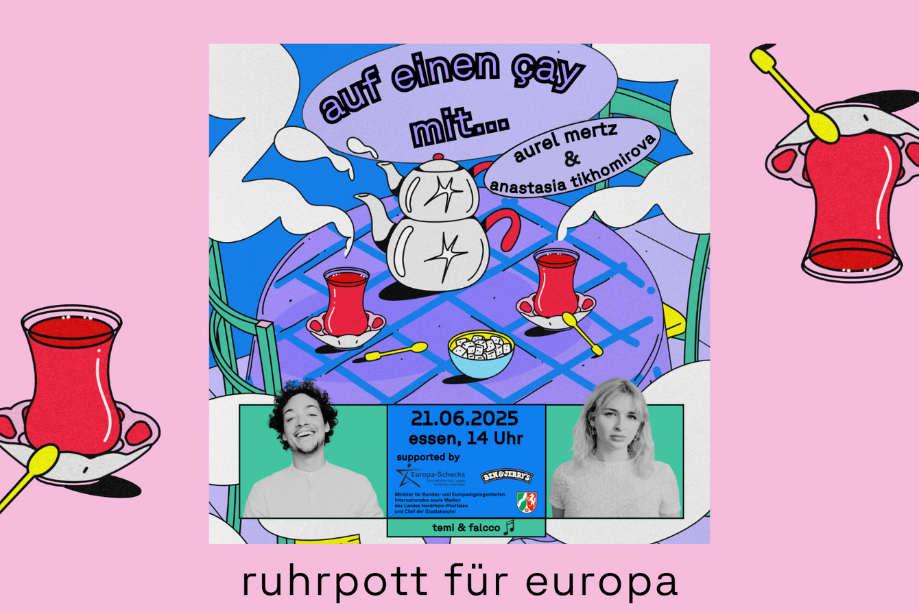 Eine Farbfläche in Rosa. In der Mitte eine Grafik, die einen Tisch zeigt, auf dem ein Samowar sowie zwei Tassen Çay Darüber eine Sprechblase in der steht "auf einen çay mit..." darunter links das Foto von Aurel Mertz und rechts ein Foto von Anastasia Tikhomirova. Zwischen diesen Portraits die Veranstaltungsinfos: 21.06.2025 essen 14 Uhr. Unter der Grafik der Text "Ruhrpott für Europa". 