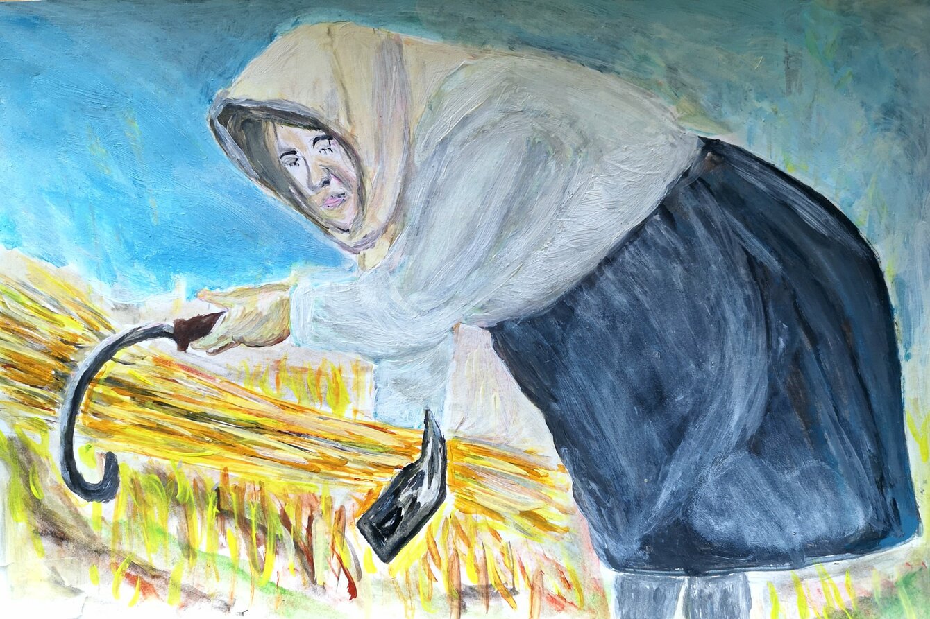 Eine Zeichnung einer Frau, die mit einer Sichel ein Feld bearbeitet