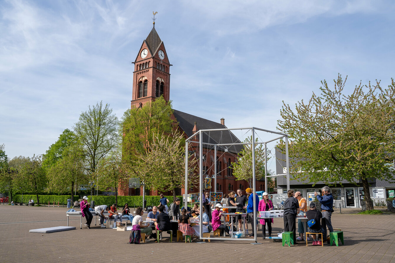 Katenrberger Markt mit Kirchen und Frühlingsaktio