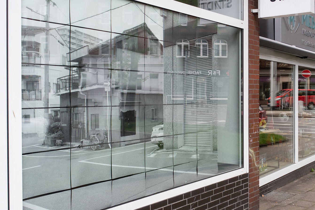 Eine Photographie von Oliver Sieber im Schaufenster der WerkStadt