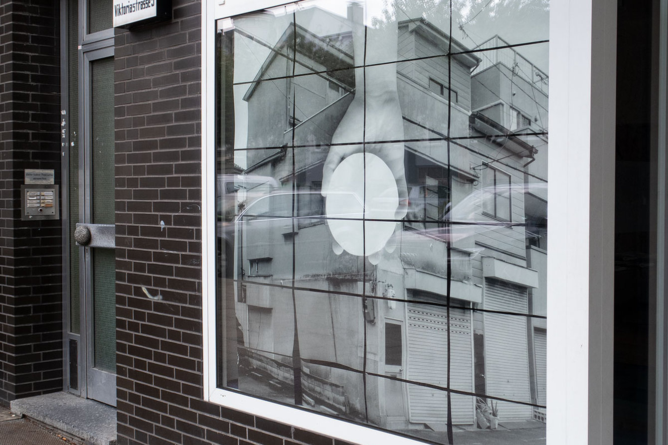 Eine Photographie von Katja Stuke im Schaufenster der WerkStadt