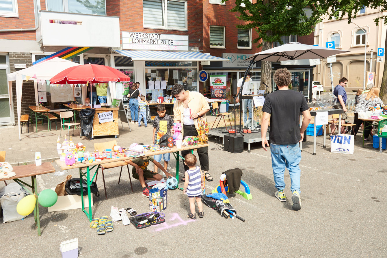 Flohmarkt vor der WekrStadt in Essen Katernberg