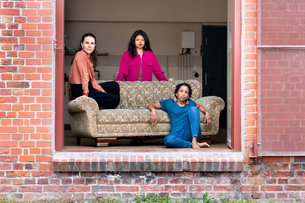 Gruppenbild von Sonja Reischl, Joana Kern, Wenta Ghebrehiwet