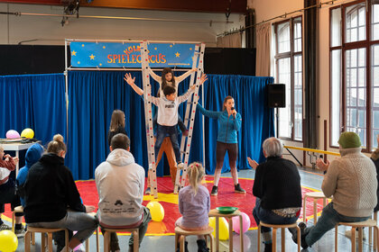 Kinder beim Spielezirkus bei PACT Zollverein